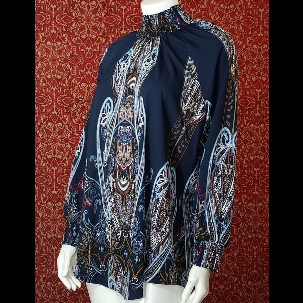 NEW CHICO"S Navy paisley sleeve blouse 2 - Picture 2 of 7